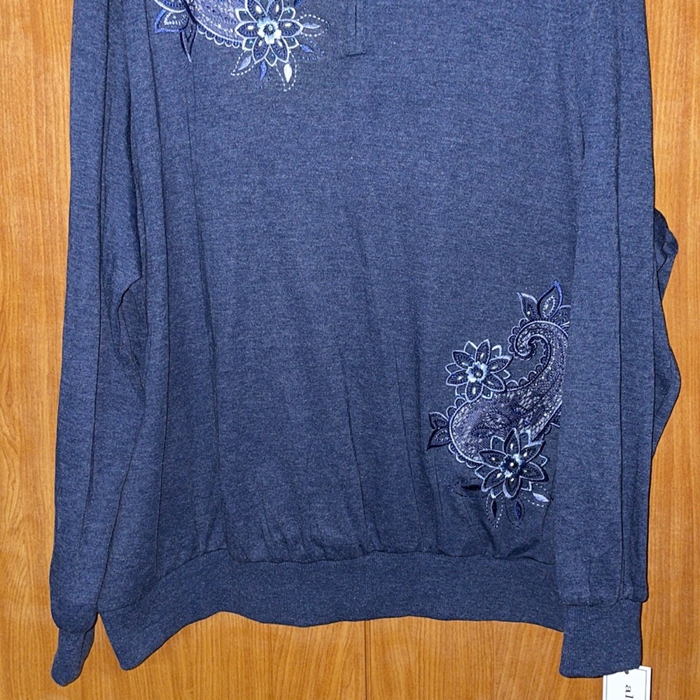 NWT Alfred Dunner Spliced Embroidered Top - Denim Blue - Size 2X - Picture 4 of 12